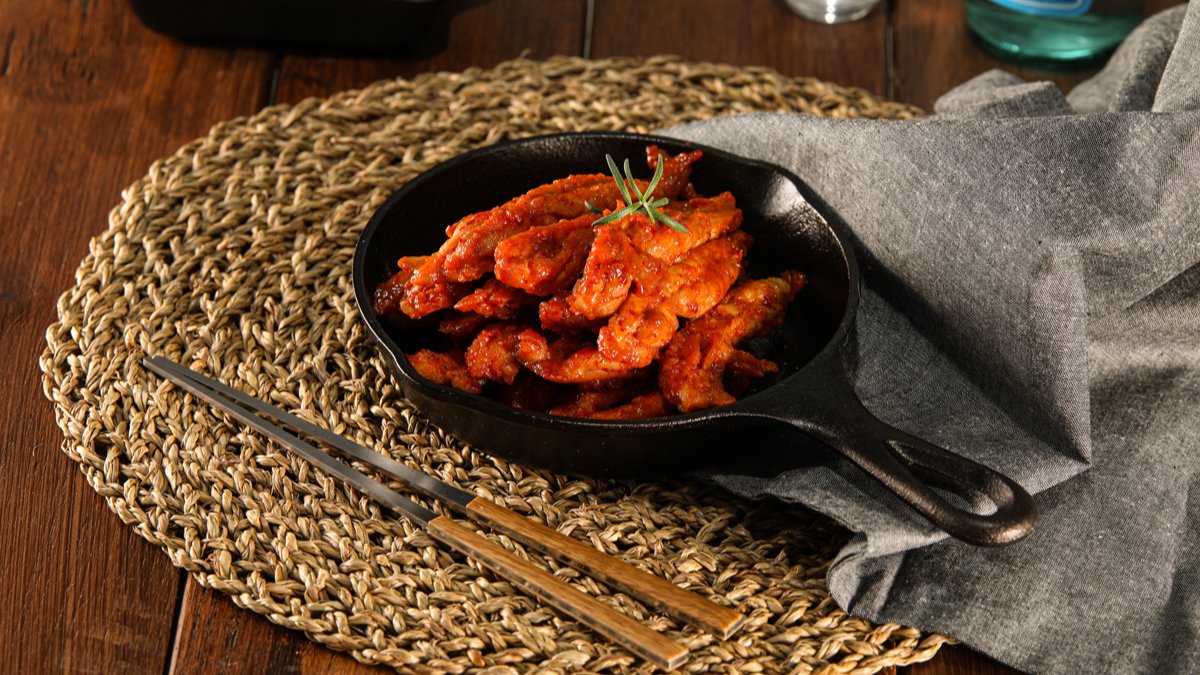 [닭갈비]맛있게 맵다! 더 매콤해진 NEW 양념닭목살